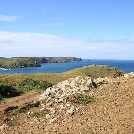No. 49 Bed and Breakfast Pembroke Dock Esterno foto