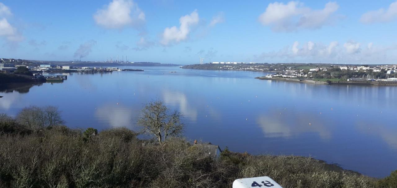No. 49 Bed and Breakfast Pembroke Dock Esterno foto