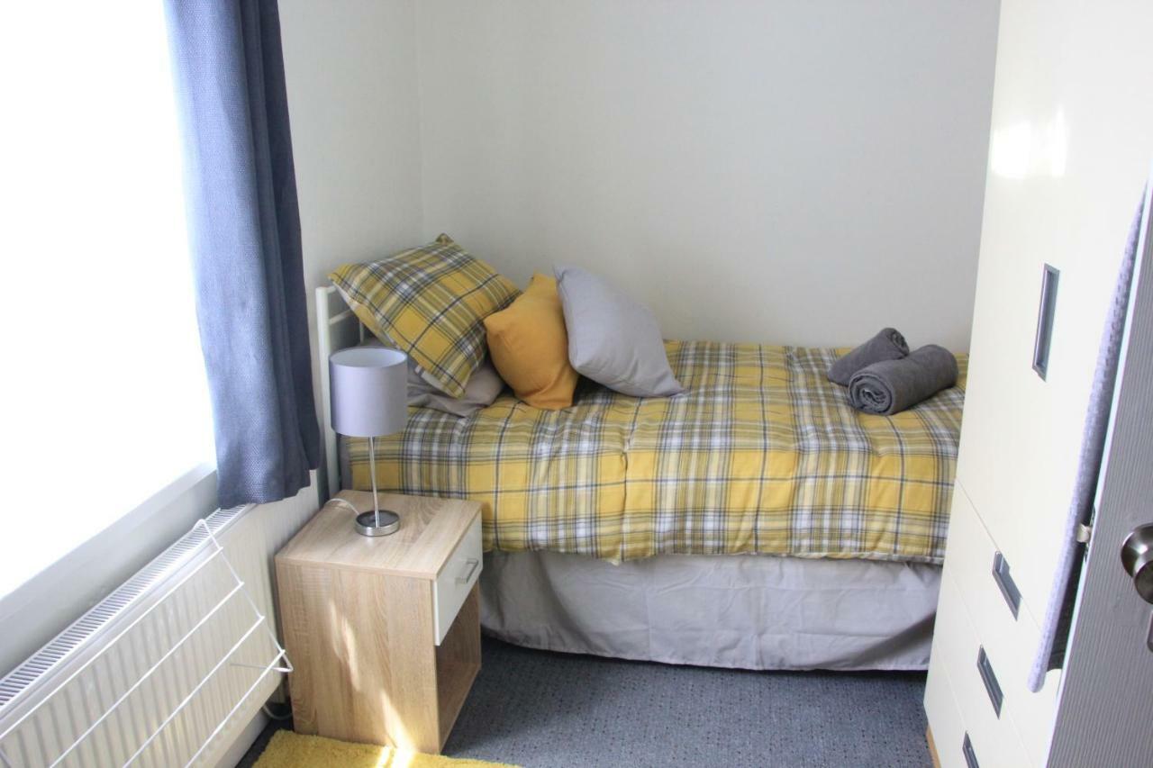 No. 49 Bed and Breakfast Pembroke Dock Esterno foto